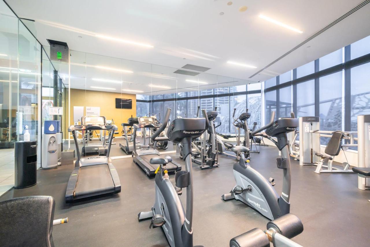 Soul Surfers Paradise: Oceanview Oasis