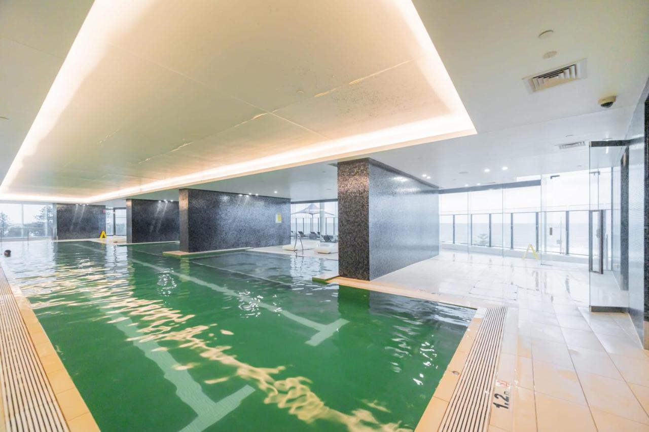 Soul Surfers Paradise: Oceanview Oasis