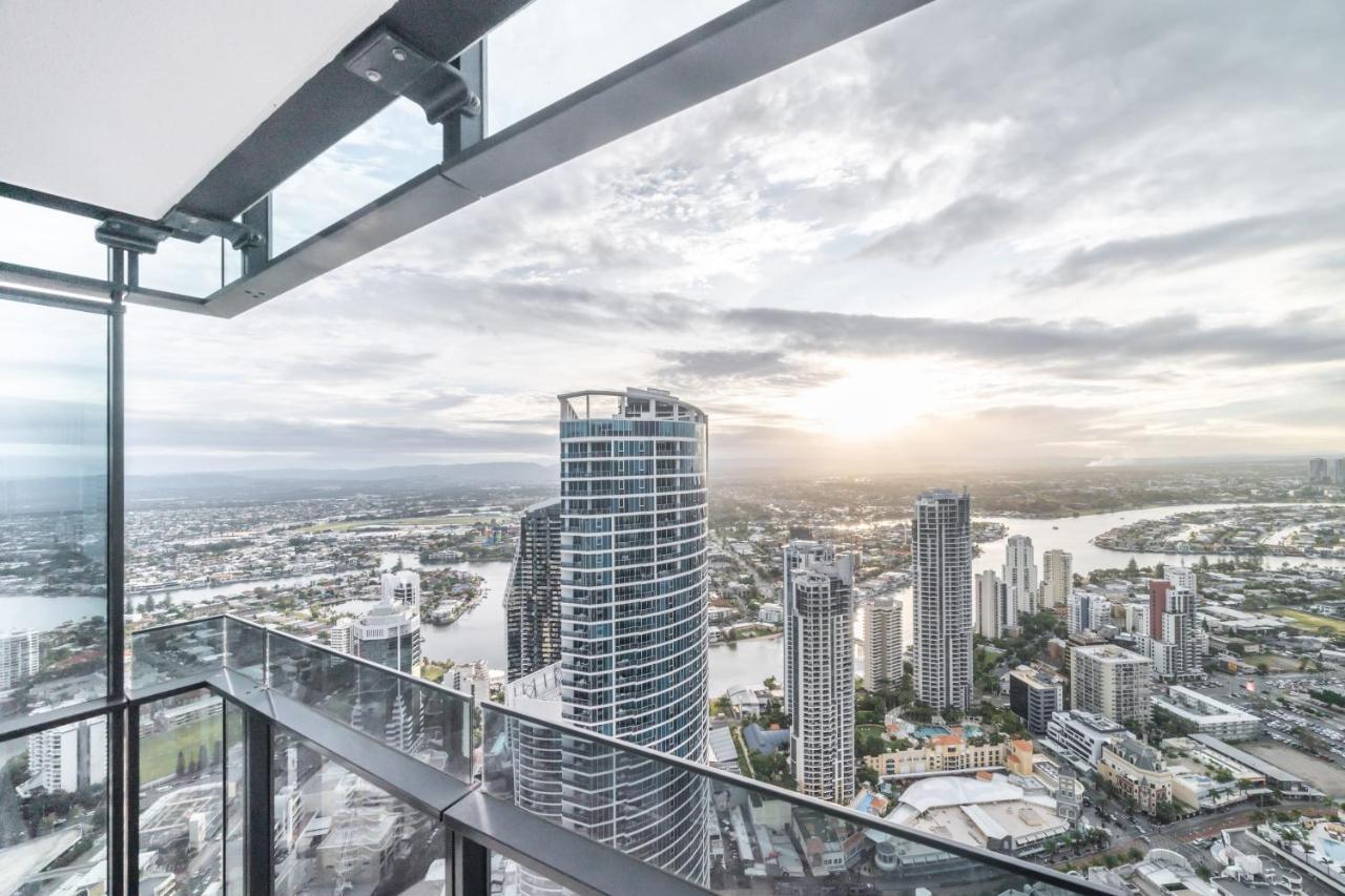 Soul Surfers Paradise: Oceanview Oasis