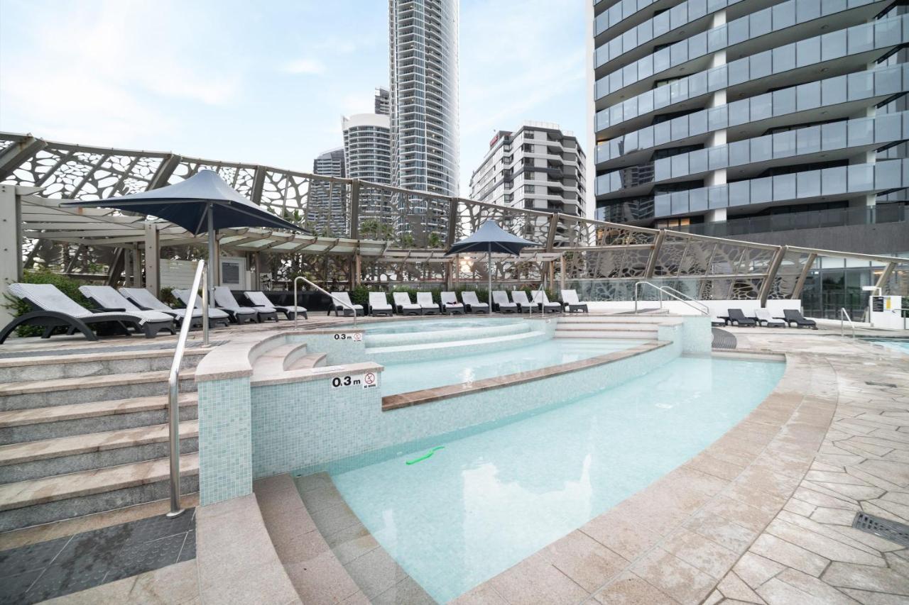 Soul Surfers Paradise: Oceanview Oasis Apartment *