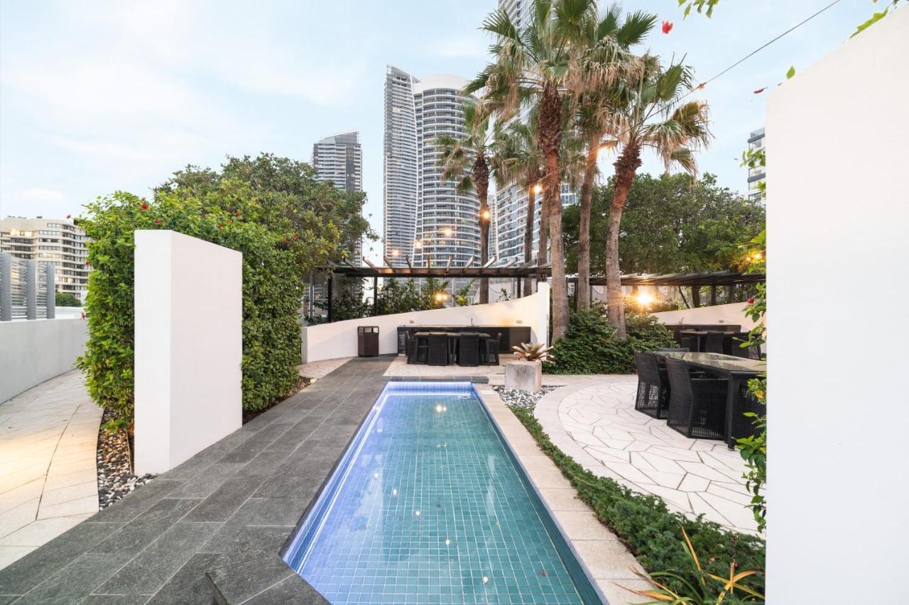 Soul Surfers Paradise: Oceanview Oasis Gold Coast