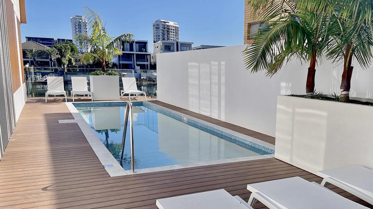 E.s. Surfers Paradise Apartment *