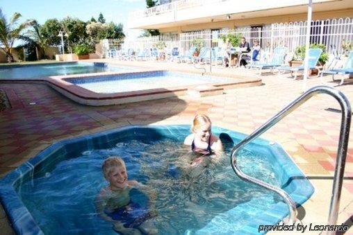 Hotel Bahia Beachfront 4*