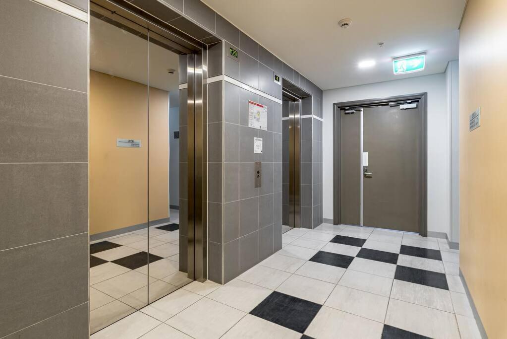 Southport Sea Views - Shores * Gold Coast