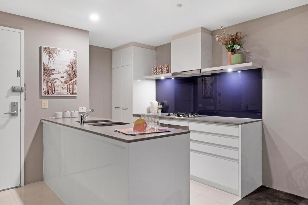 Hinterland View - Circle On Cavill - Self Contained, Privately Managed * Gold Coast