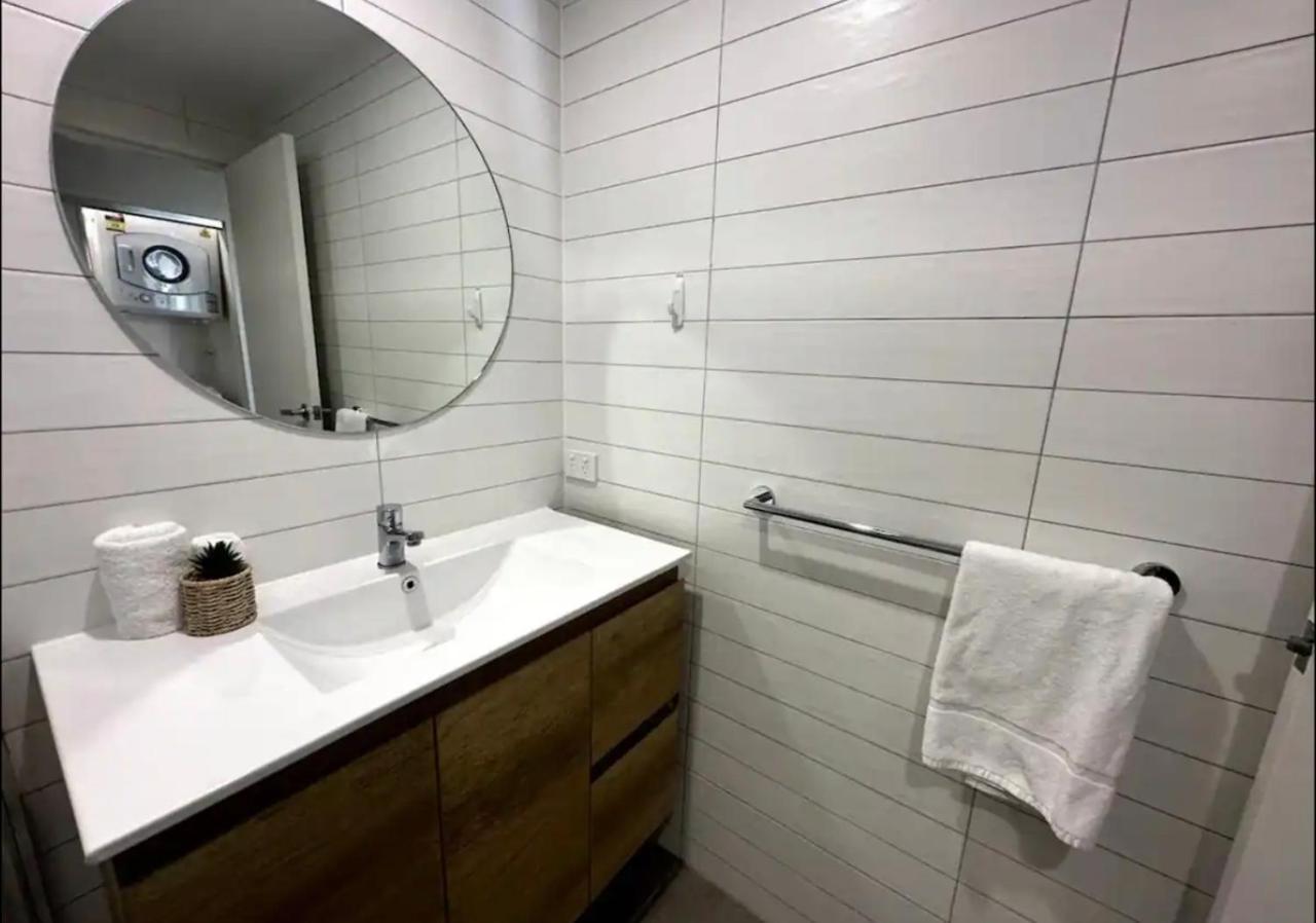 3bd 1 Block From Brand New Apartment *