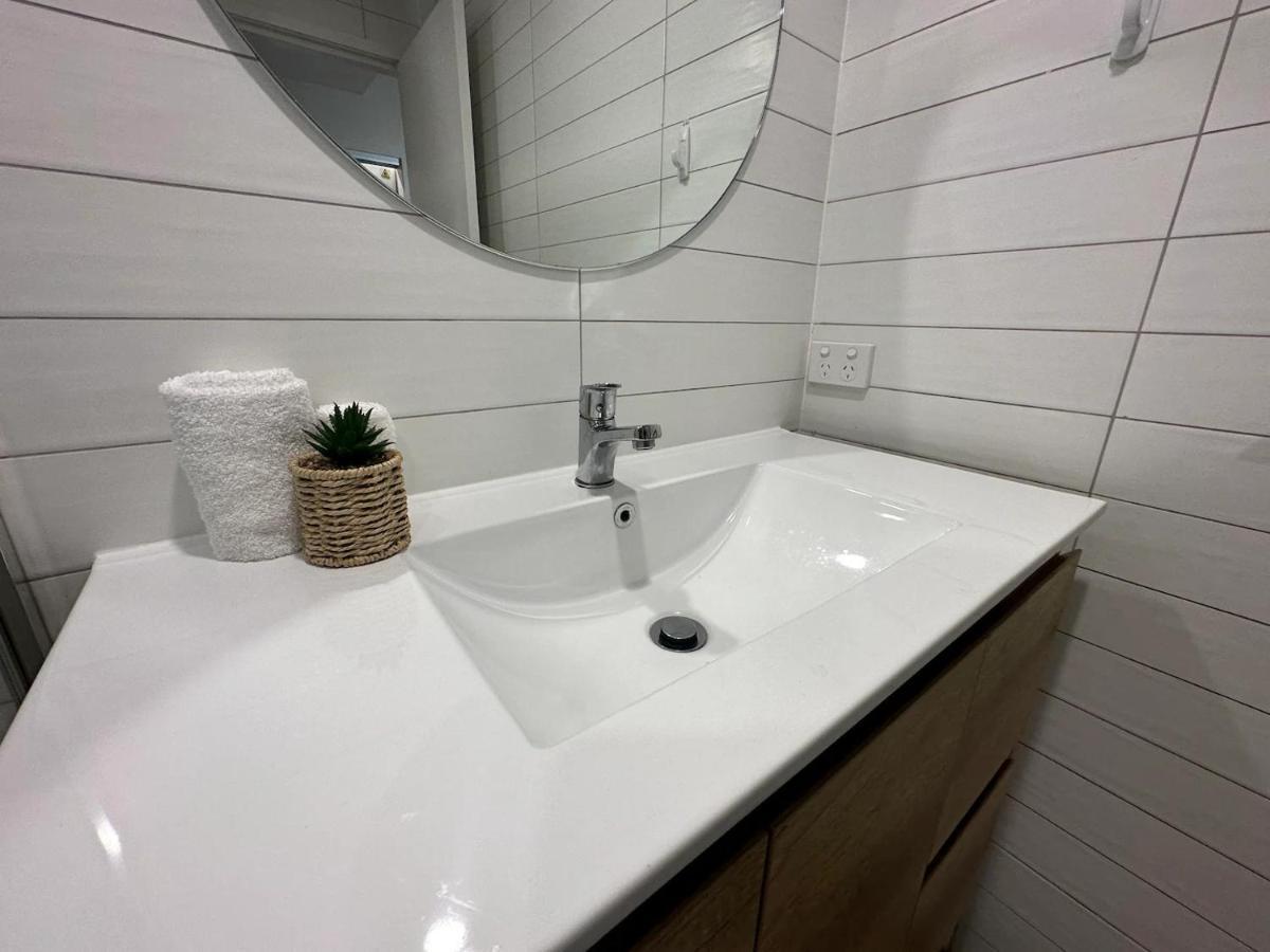 3bd 1 Block From Brand New Gold Coast