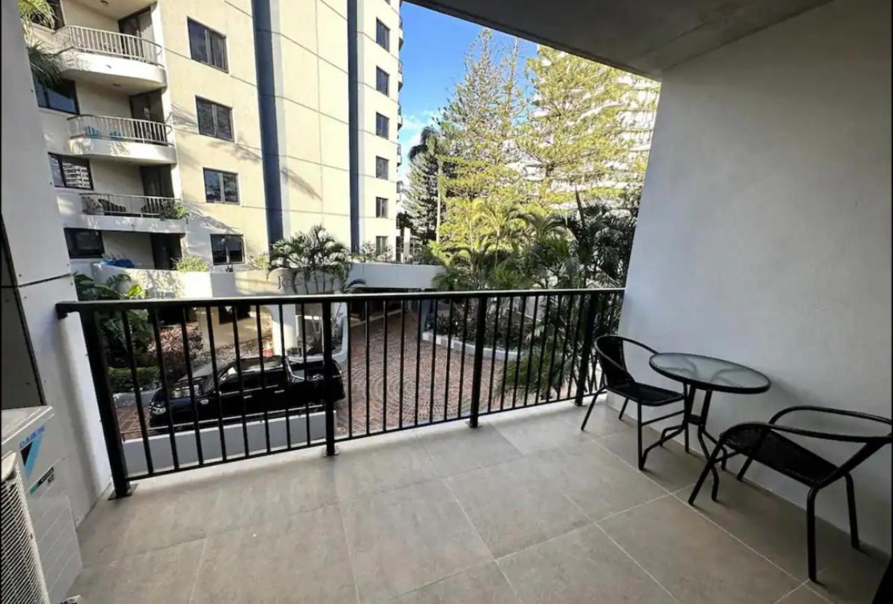 3bd 1 Block From Brand New Apartment Gold Coast