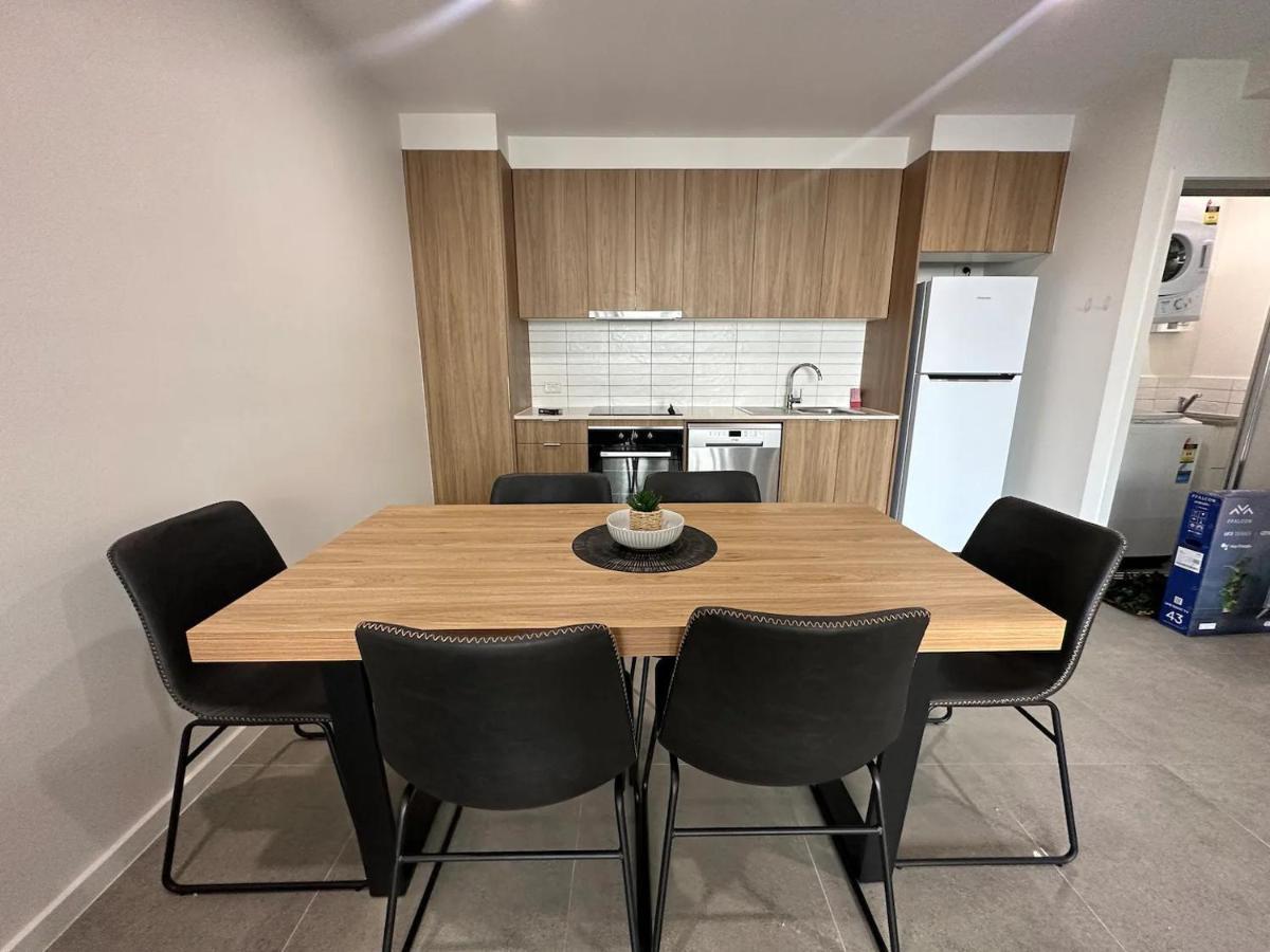 Apartment 3bd 1 Block From Brand New