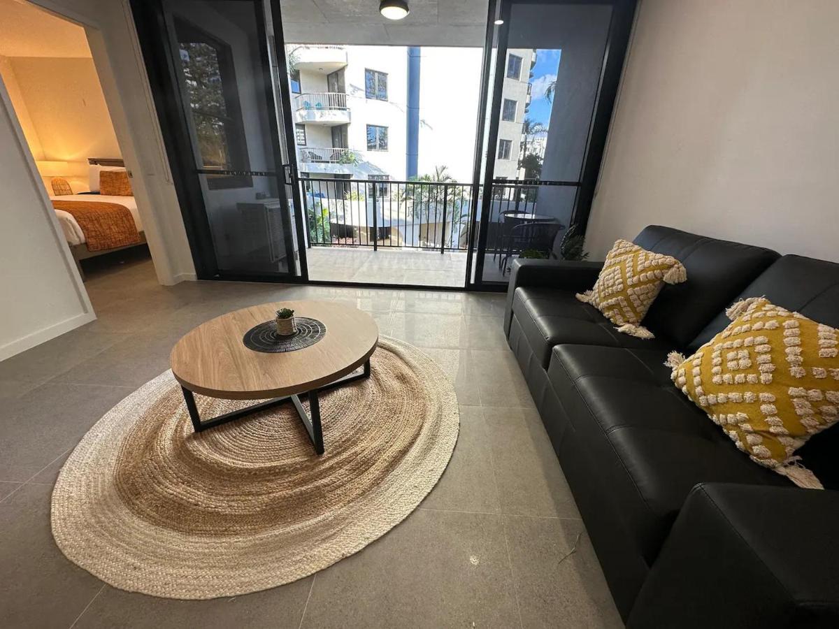 Apartment 3bd 1 Block From Brand New *