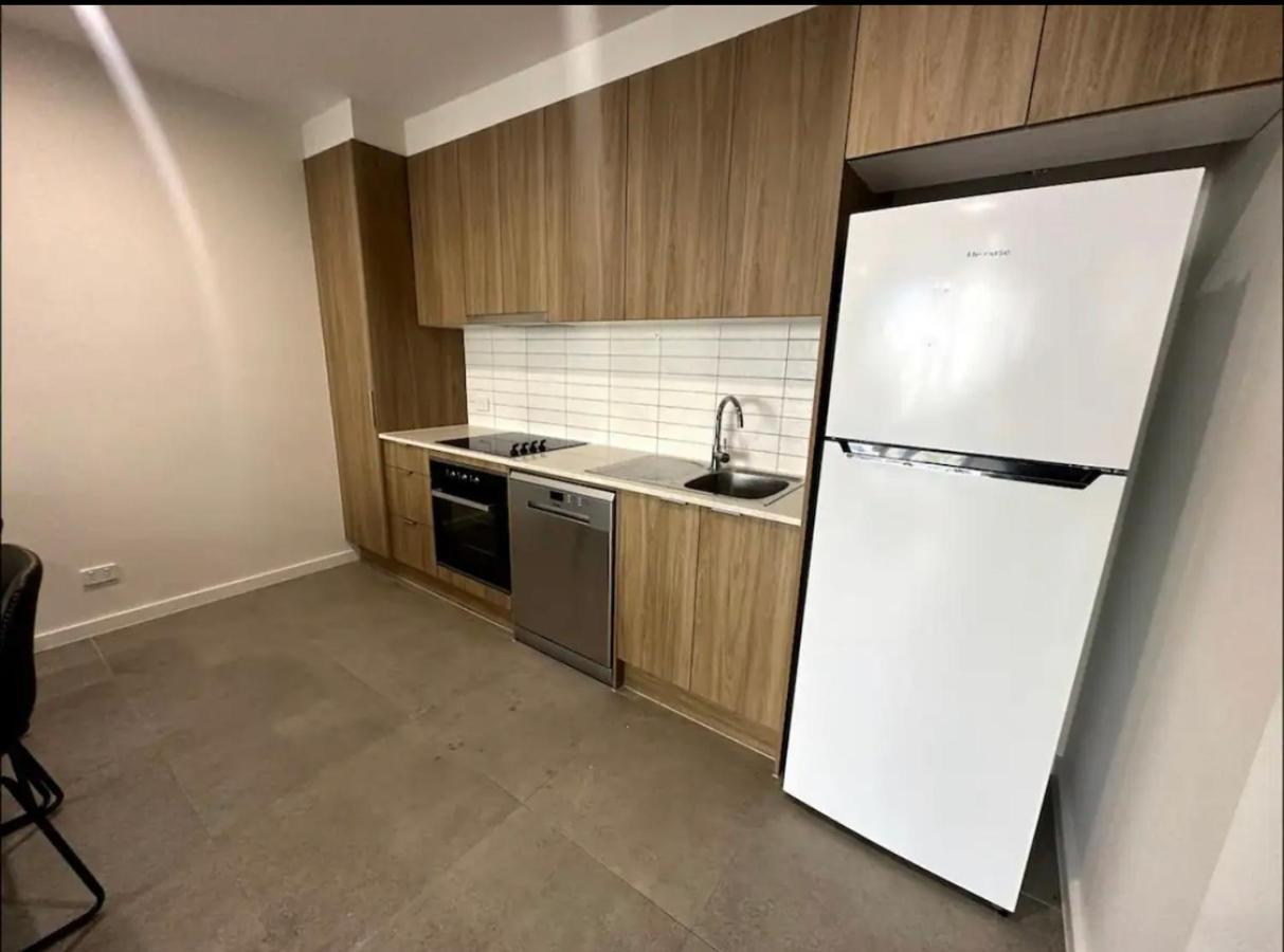 3bd 1 Block From Brand New Apartment *