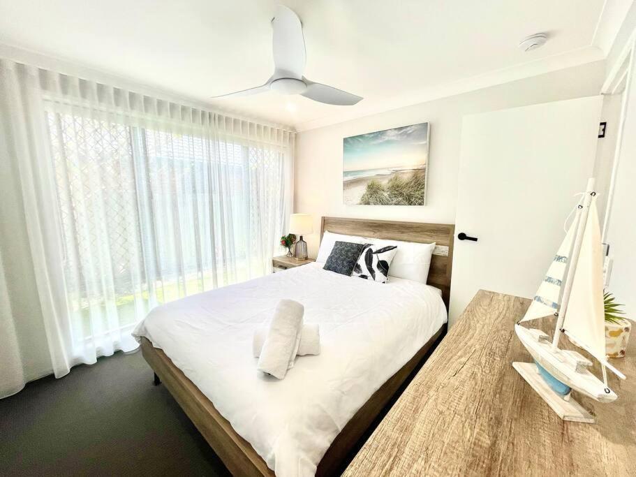 Villa Seashell Beach House - At Mermaid Beach *