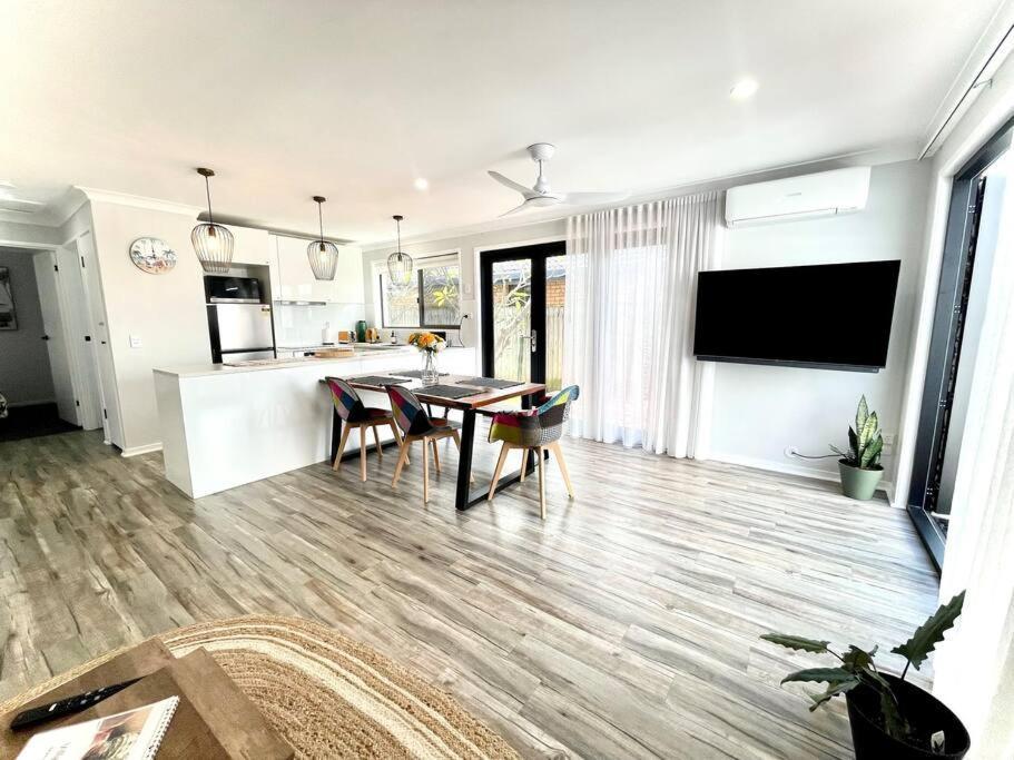 Villa Seashell Beach House - At Mermaid Beach
