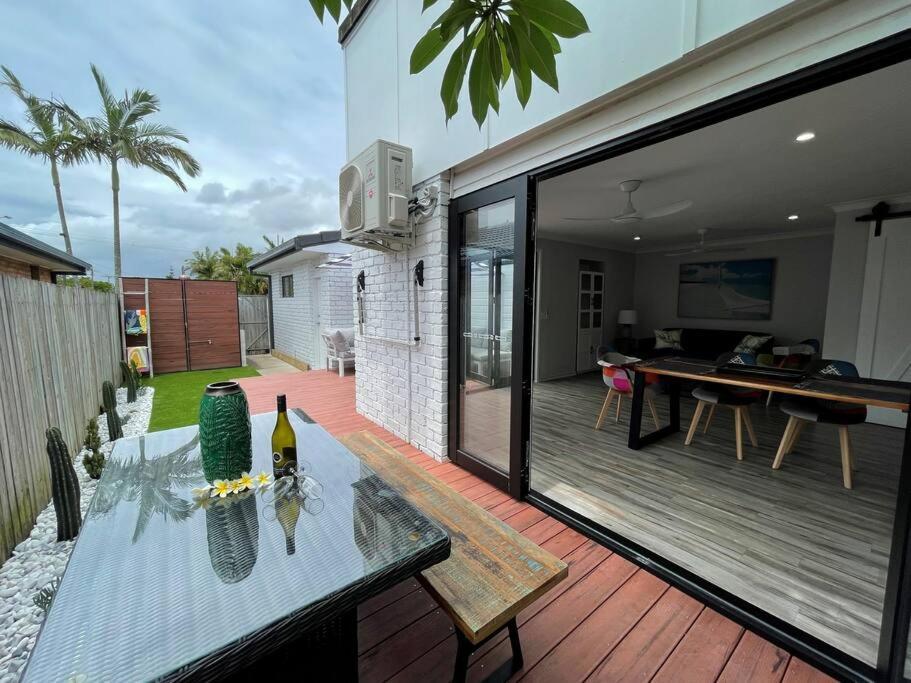Seashell Beach House - At Mermaid Beach Villa