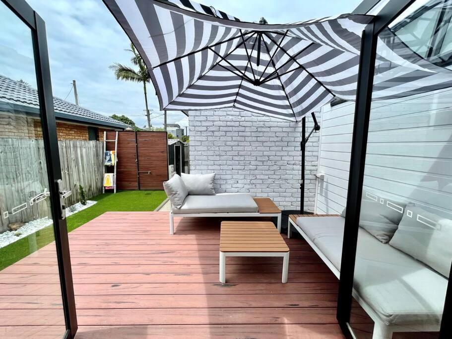 Seashell Beach House - At Mermaid Beach Villa *