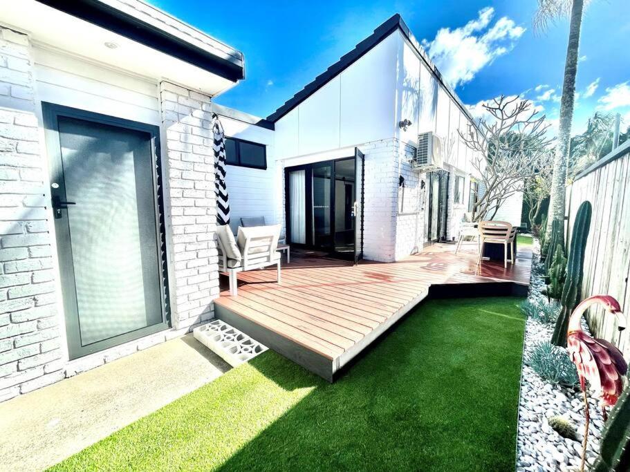 Seashell Beach House - At Mermaid Beach *