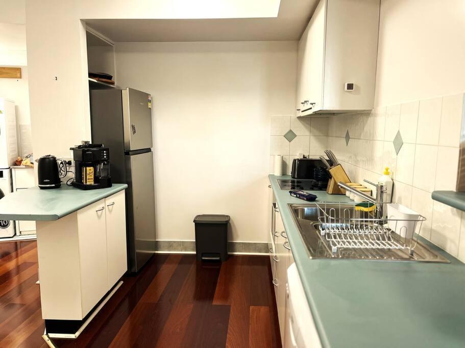 Relaxing One Bedroom In The Heart Of Broadbeach - Cafe Onsite - Free Parking-pool-tennis-sauna Apartment Gold Coast