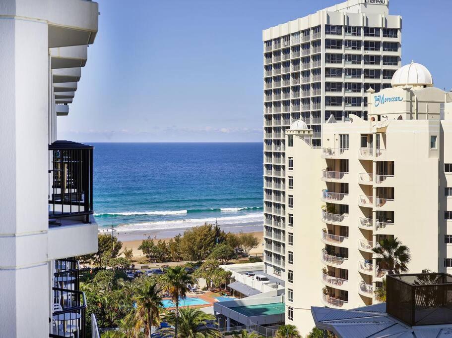 Apartment In The Heart Of Surfers *