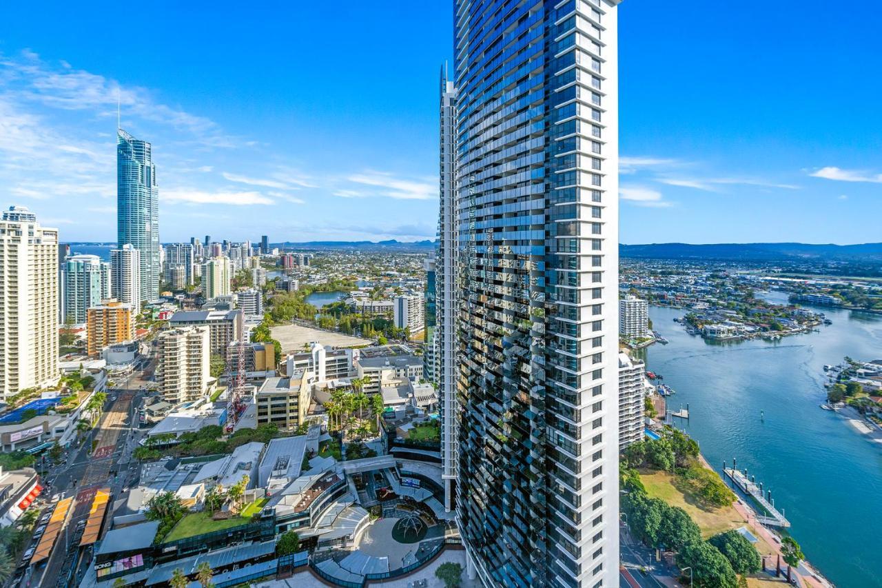 New Chevron Ocean Views Surfers. Apartment