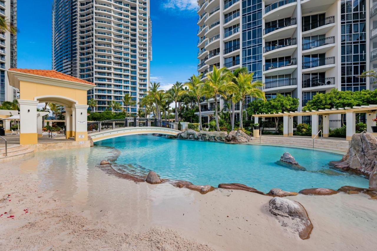 Apartment New Chevron Ocean Views Surfers. Gold Coast