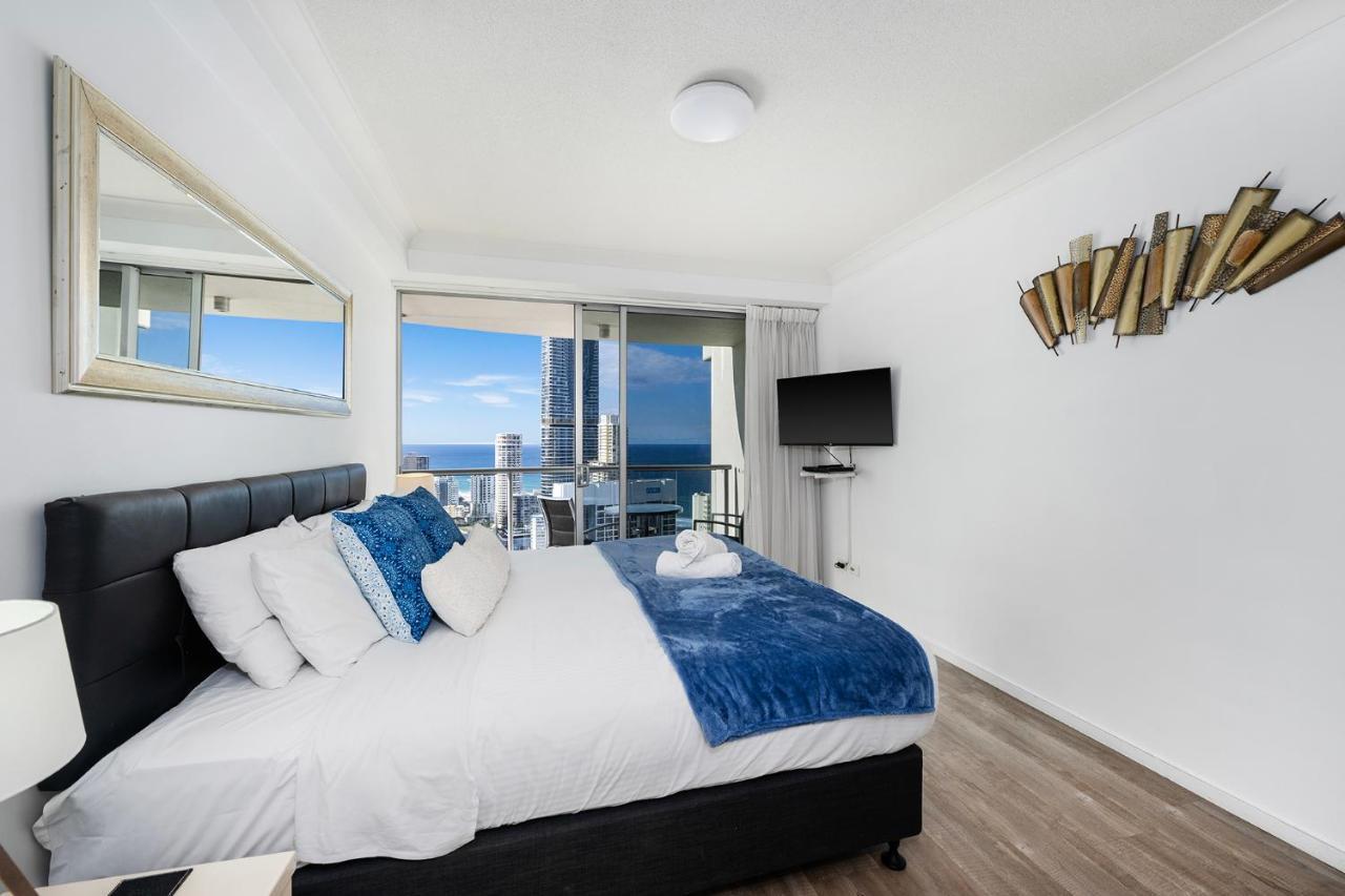 Apartment New Chevron Ocean Views Surfers. *