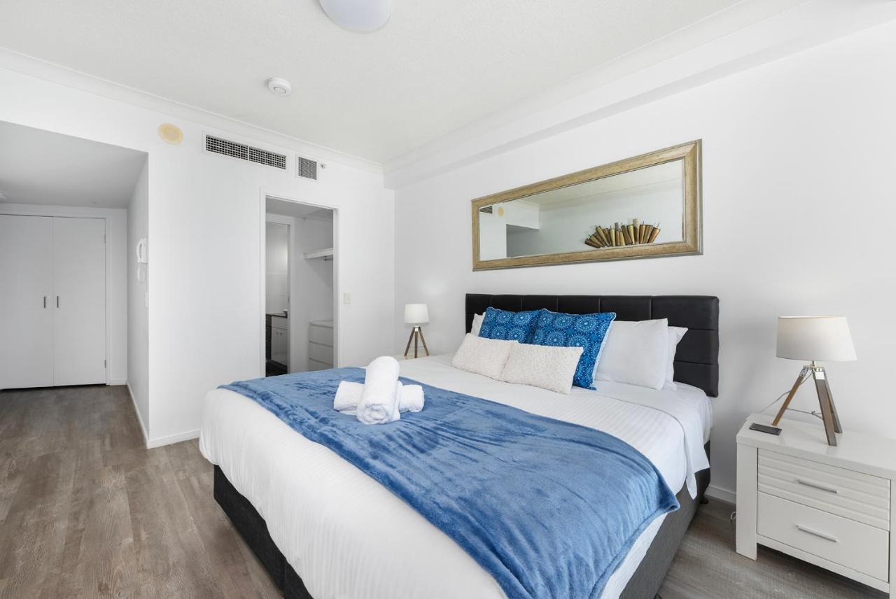 New Chevron Ocean Views Surfers. * Gold Coast