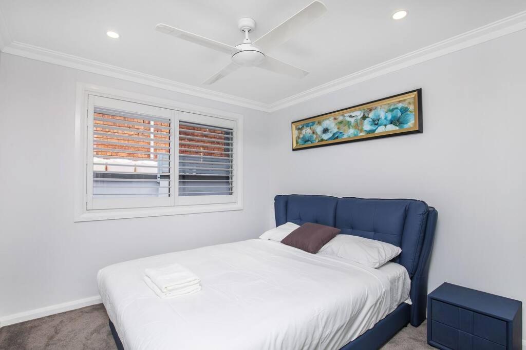 Stunning 4br House With Pool & Waterfront View *
