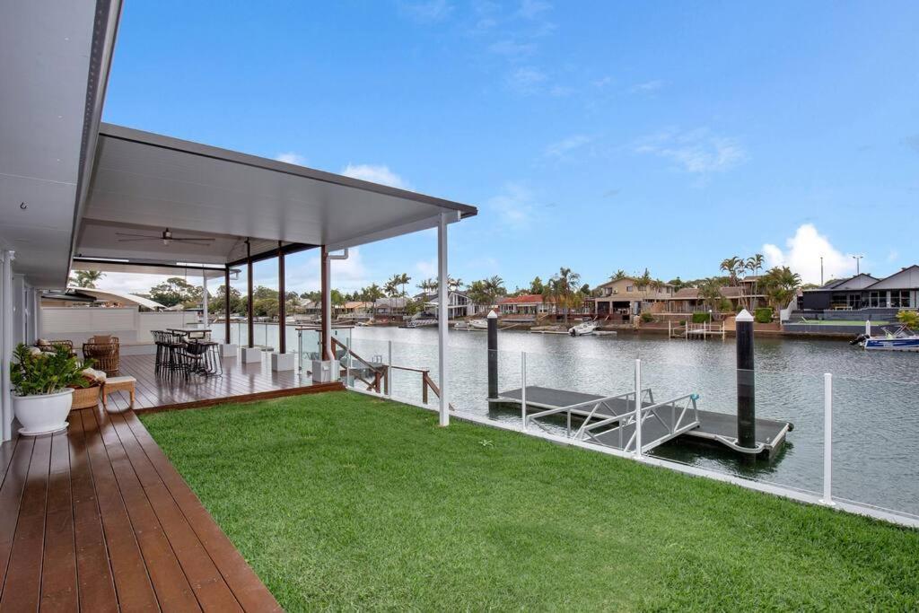 Holiday home Stunning 4br House With Pool & Waterfront View Gold Coast