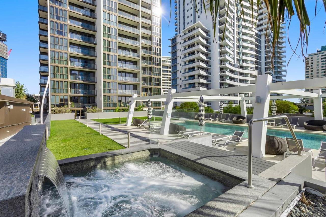 'Beachside Glow' Gleaming Getaway On The Gold Coast * Gold Coast
