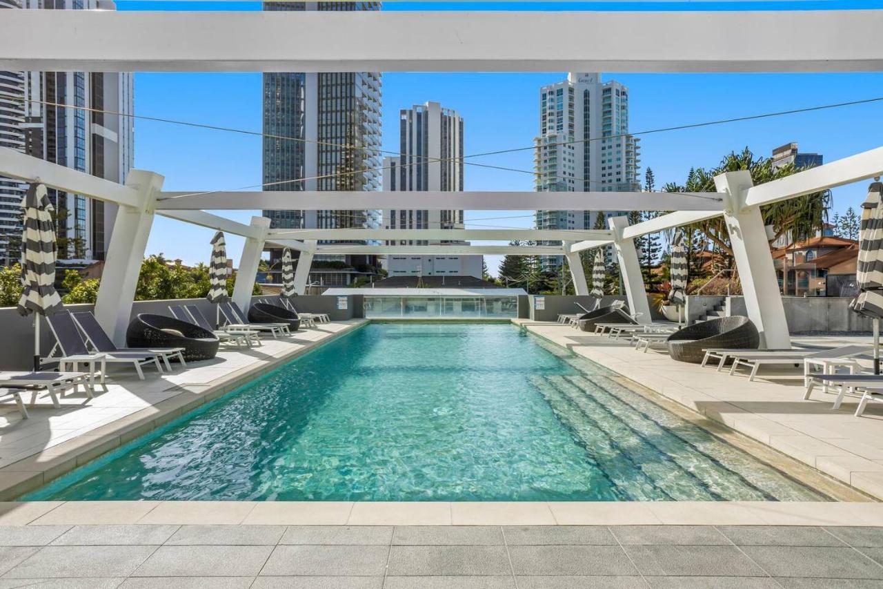 Apartment 'Beachside Glow' Gleaming Getaway On The Gold Coast