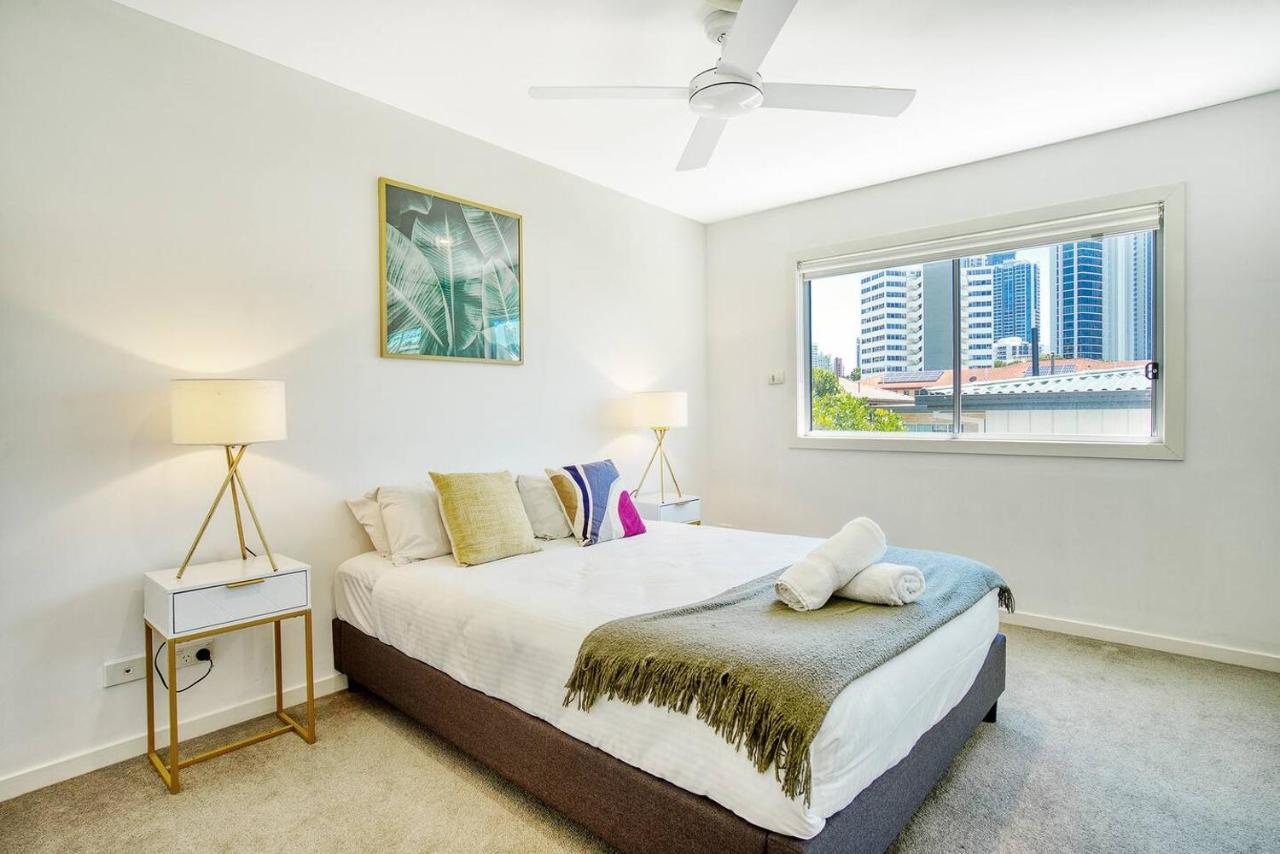 The Riverside Retreat - Stroll To Cavill Avenue Holiday home