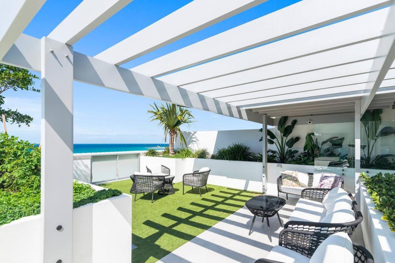 'tropical Tides' Resort-style Chic At Palm