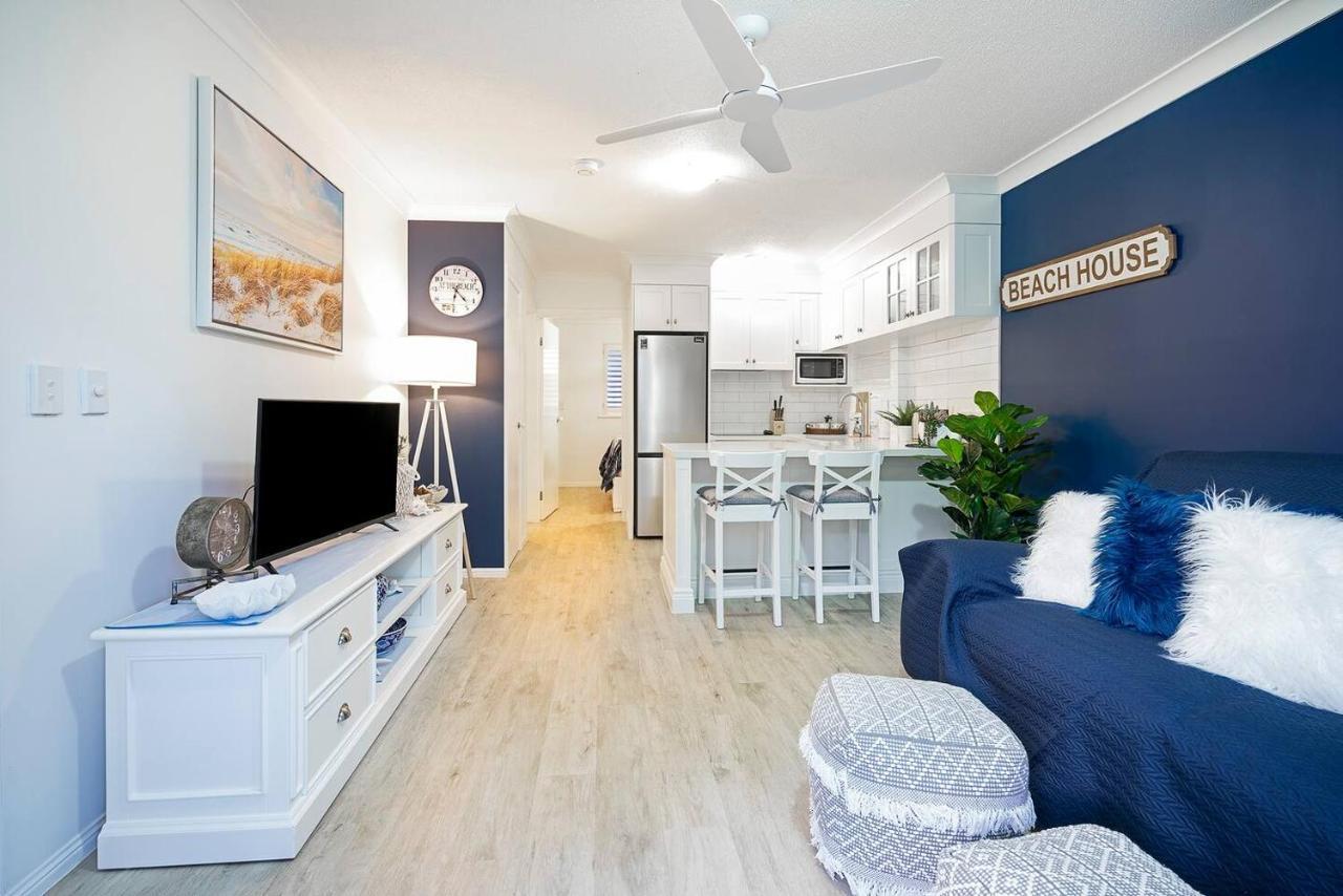 Apartamento Hola Kirra - Ocean Blue Beachfront Oasis With Balcony