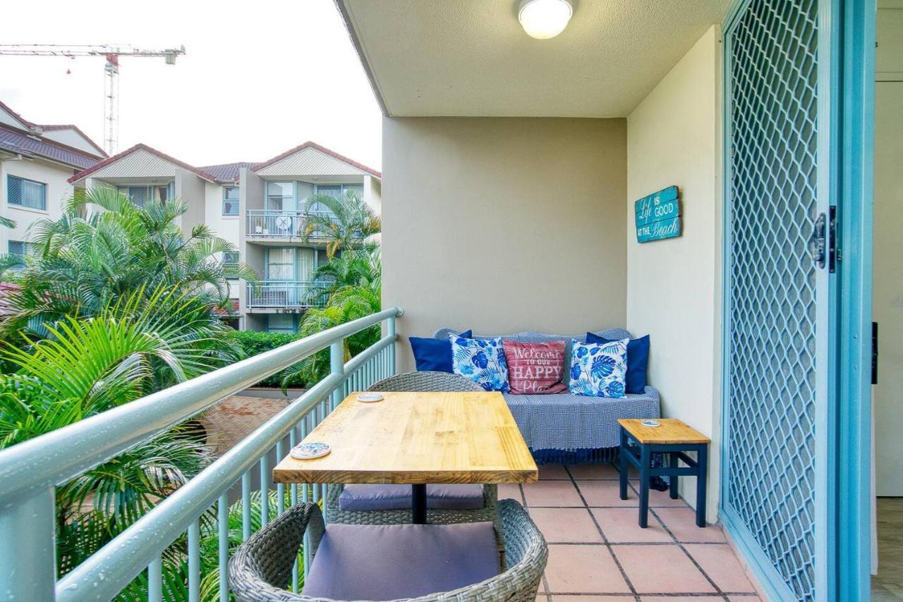 Hola Kirra - Ocean Blue Beachfront Oasis With Balcony Gold Coast