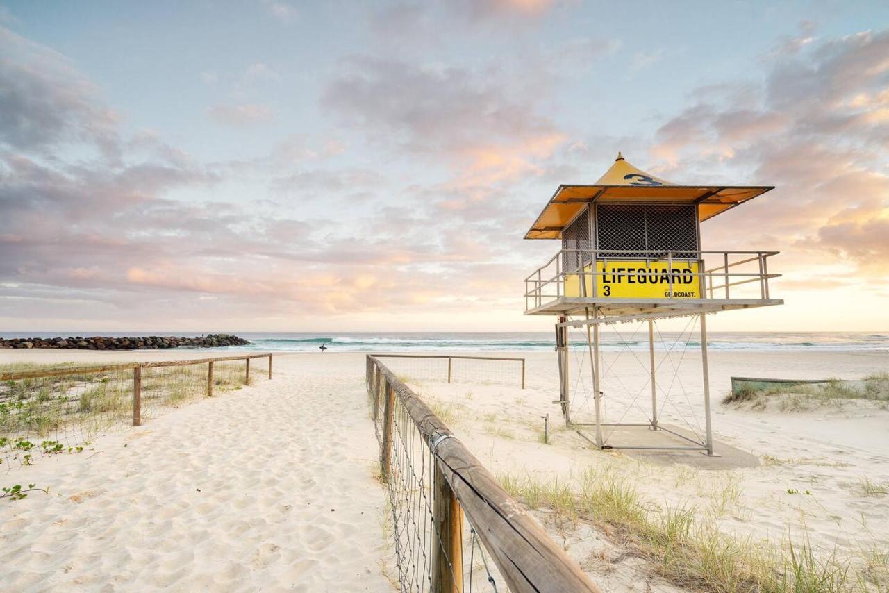 Hola Kirra - Ocean Blue Beachfront Oasis With Balcony * Gold Coast