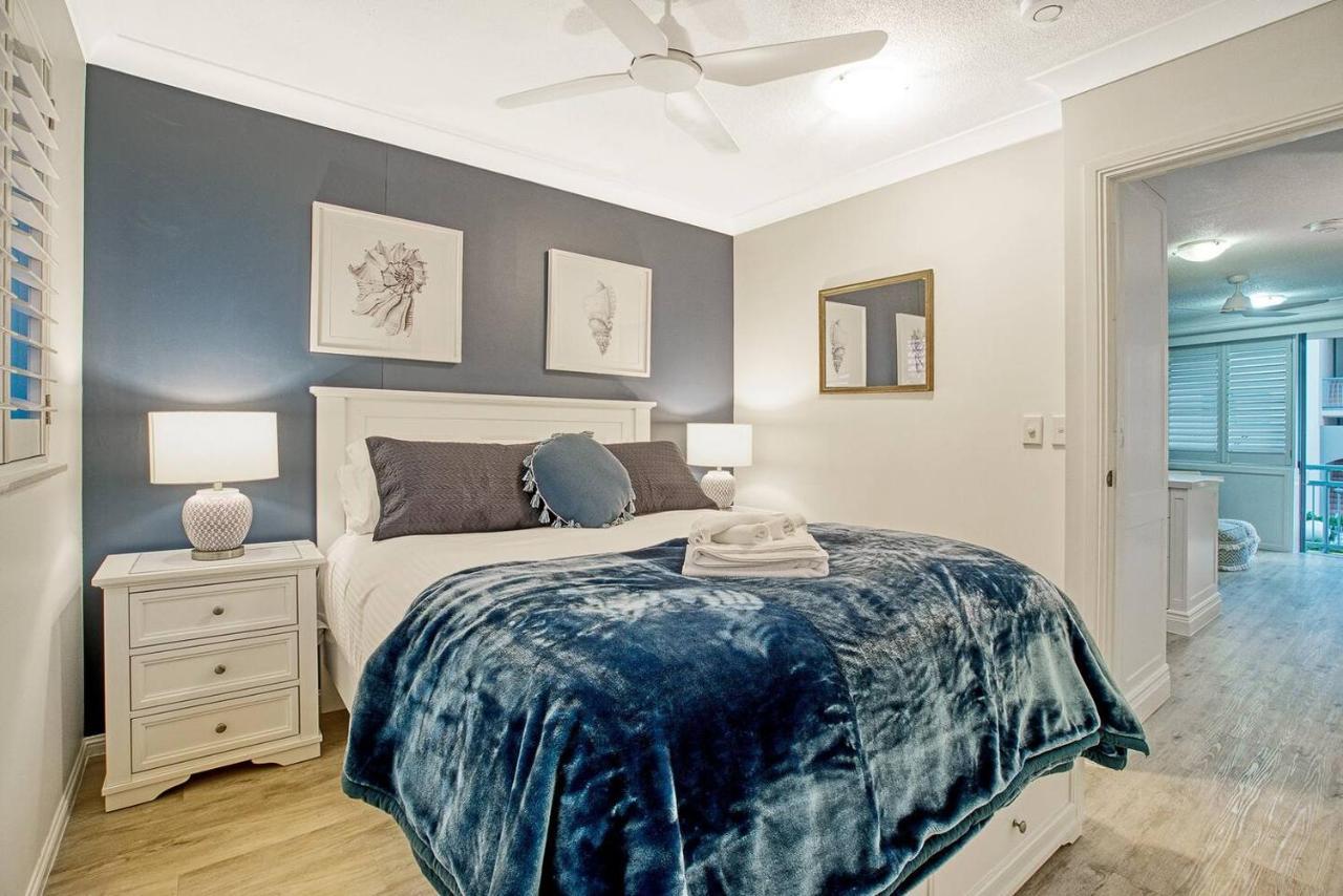 Hola Kirra - Ocean Blue Beachfront Oasis With Balcony Apartamento