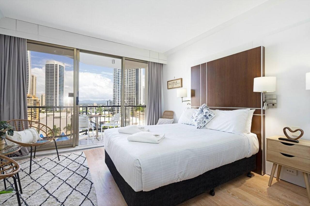 Apartment Sea Views At Surfers With And Balcony
