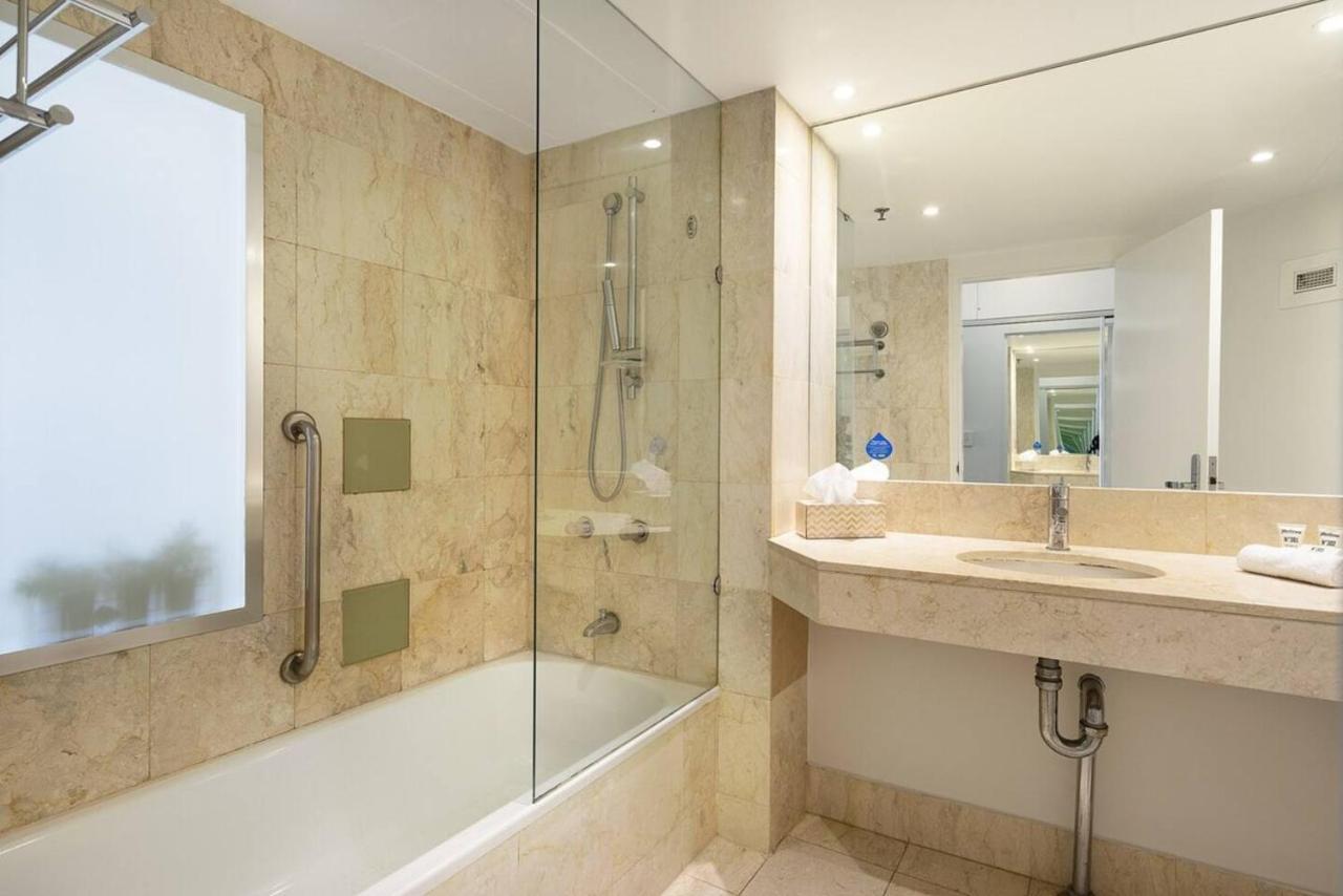 Sea Views At Surfers With And Balcony Gold Coast