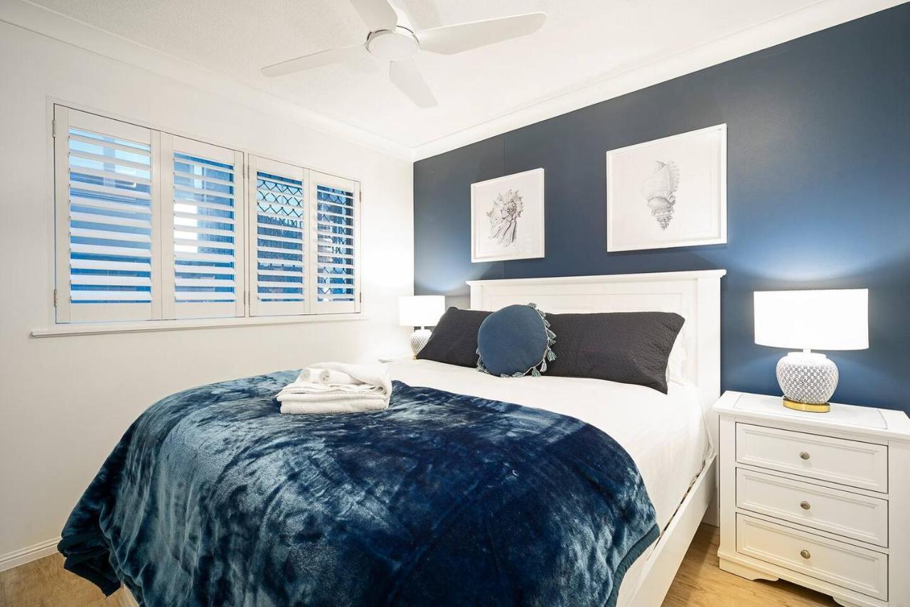 Apartamento Hola Kirra - Ocean Blue Beachfront Oasis With Balcony