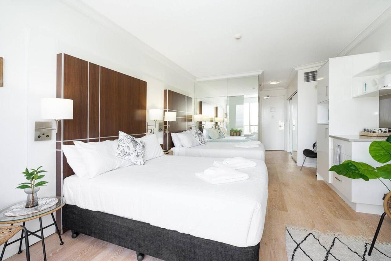 Apartment Sea Views At Surfers With And Balcony