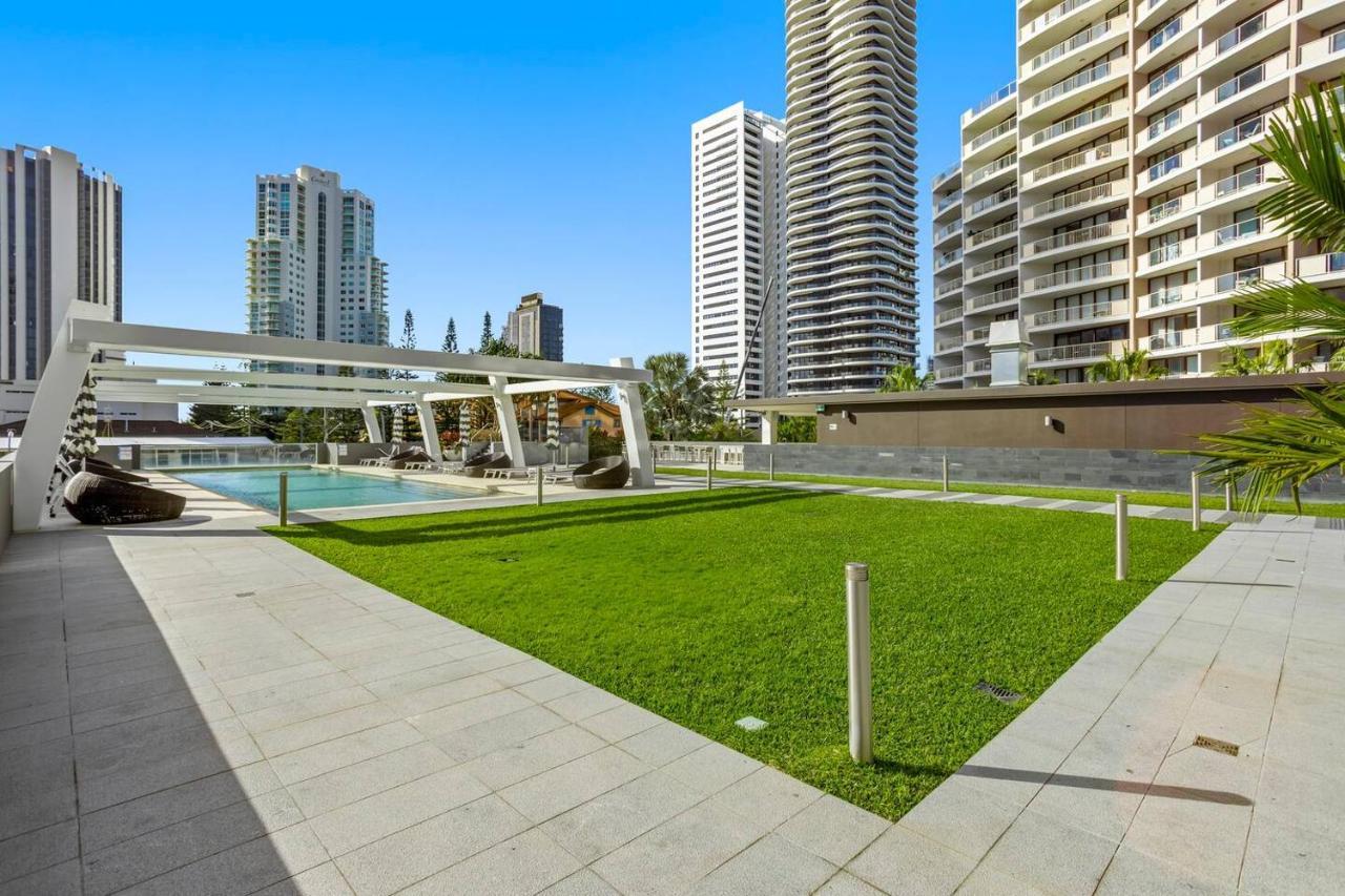 Apartment 'Beachside Glow' Gleaming Getaway On The Gold Coast *