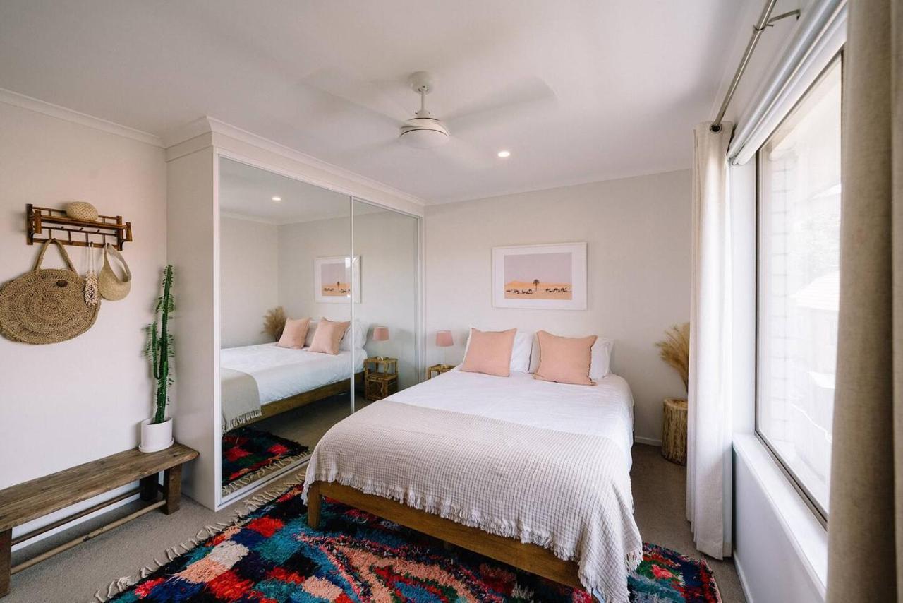 Breezy Bohemian Abode - Minutes From Burleigh Beach Apartment
