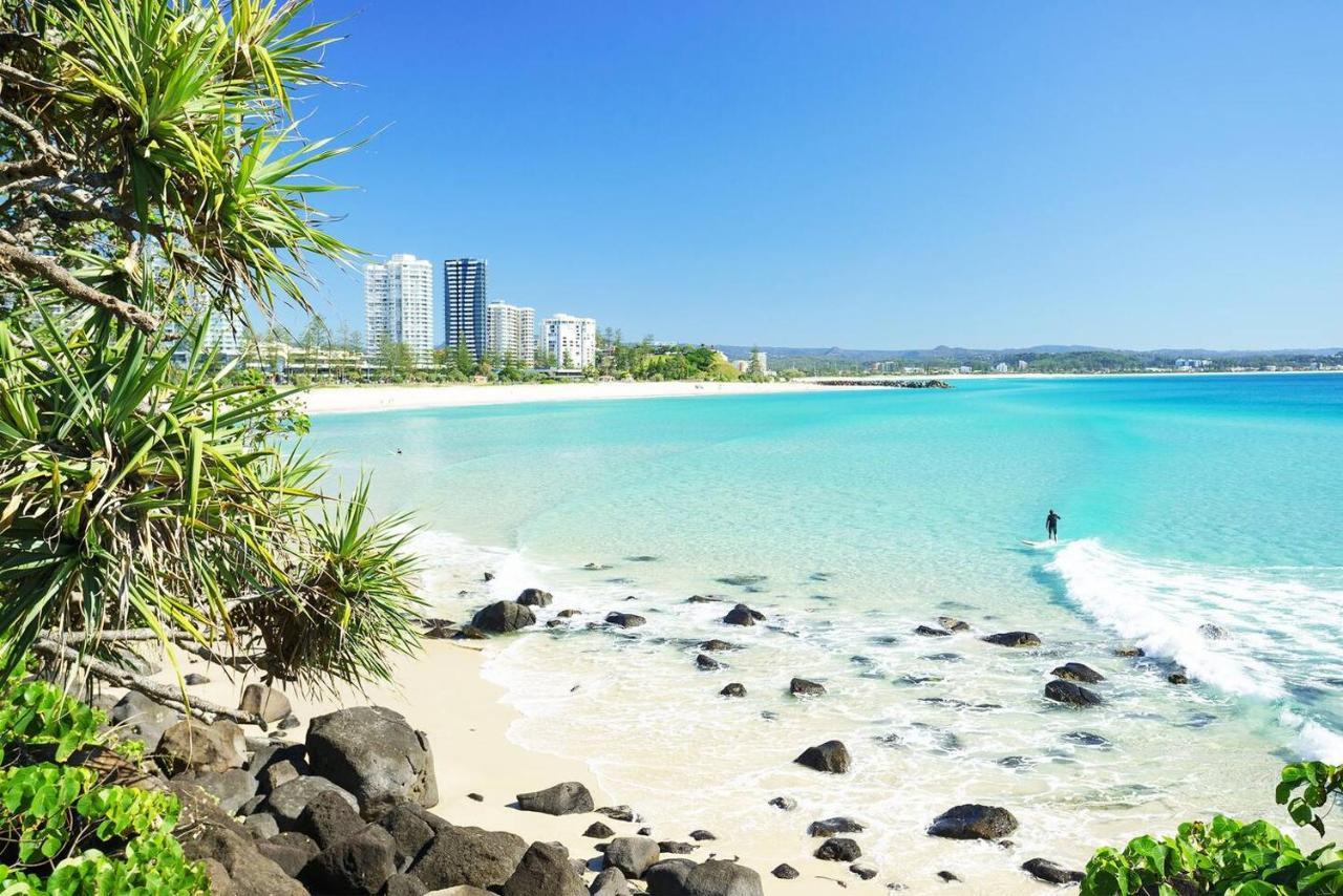 Hola Kirra - Ocean Blue Beachfront Oasis With Balcony Apartamento *