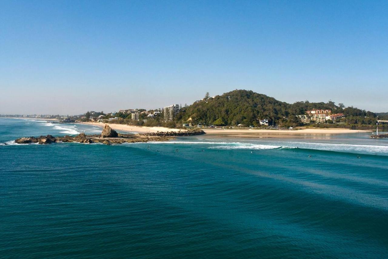 'tropical Tides' Resort-style Chic At Palm Apartment *