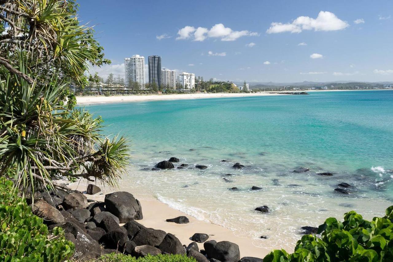 Breezy Bohemian Abode - Minutes From Burleigh Beach Apartment