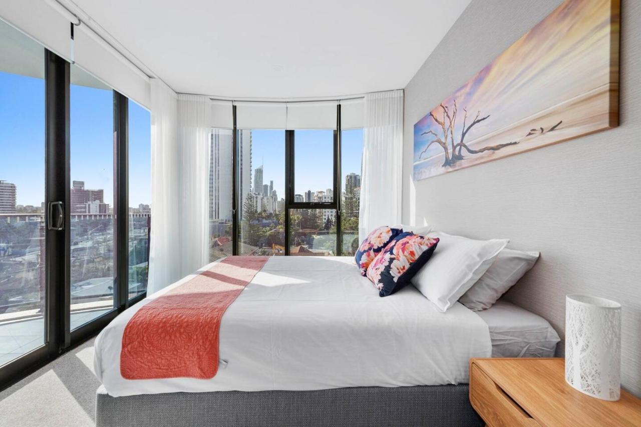 Glistening Horizons - Luxe Coastal Living Gold Coast