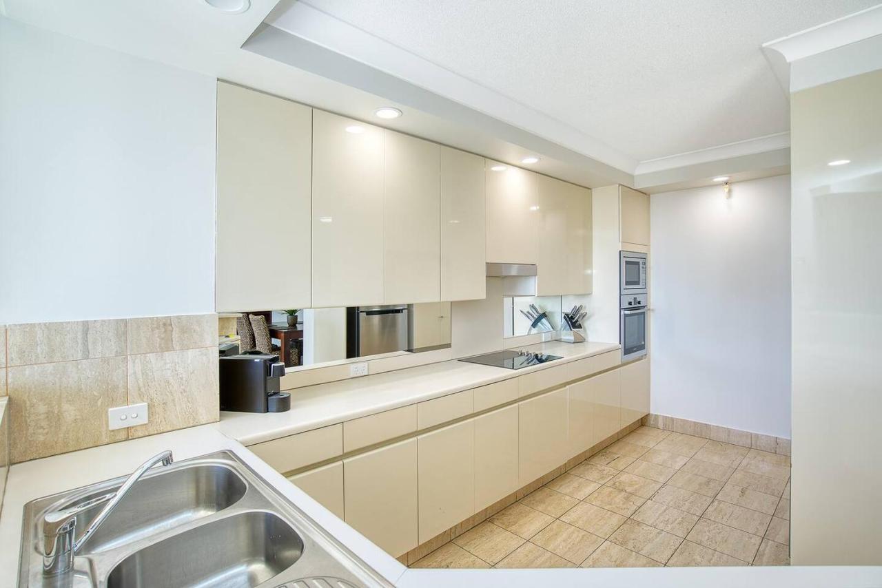 Apartment Retro Main Hidden Gem With Waterfront Views Gold Coast