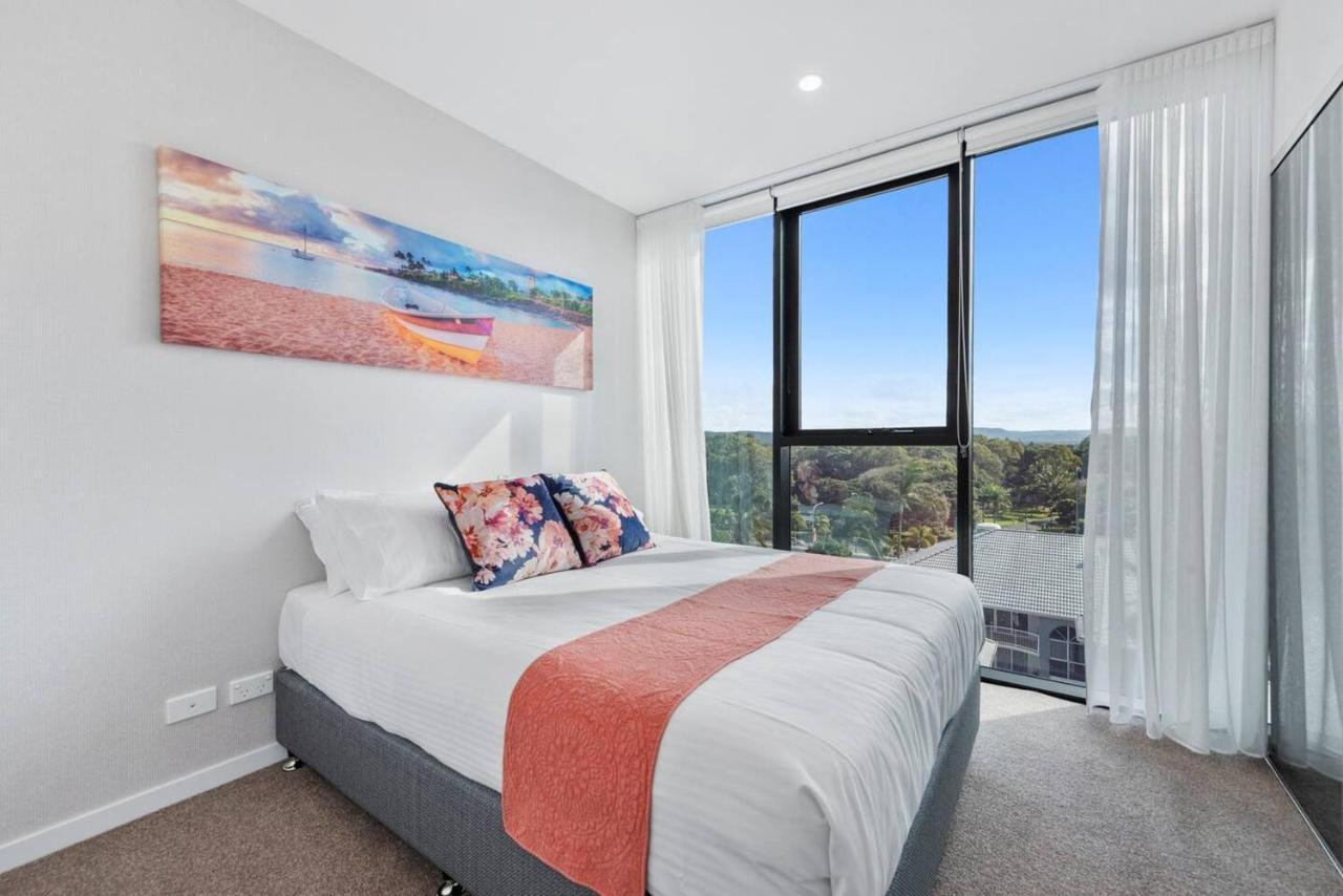 Glistening Horizons - Luxe Coastal Living Gold Coast