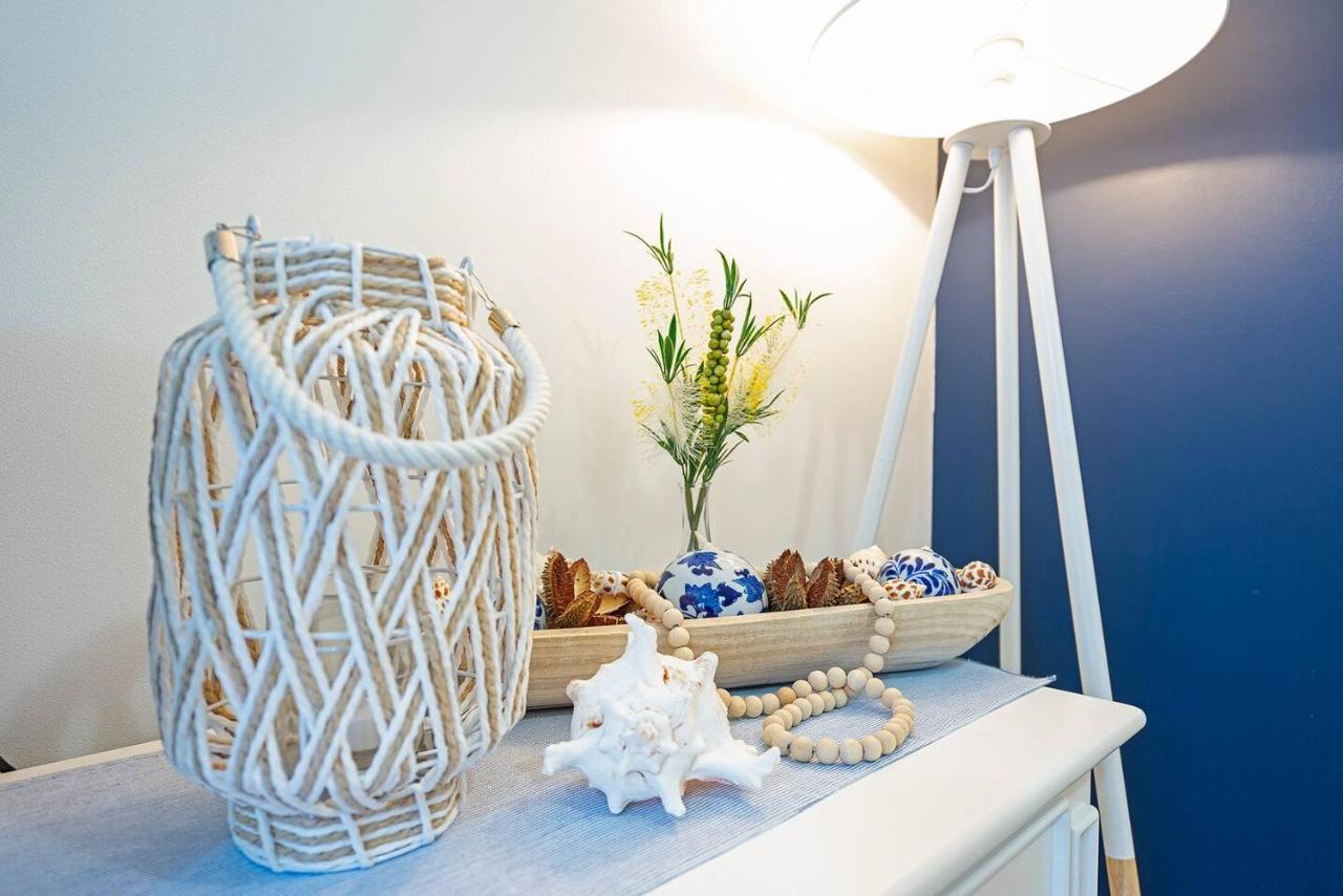 Hola Kirra - Ocean Blue Beachfront Oasis With Balcony Apartamento