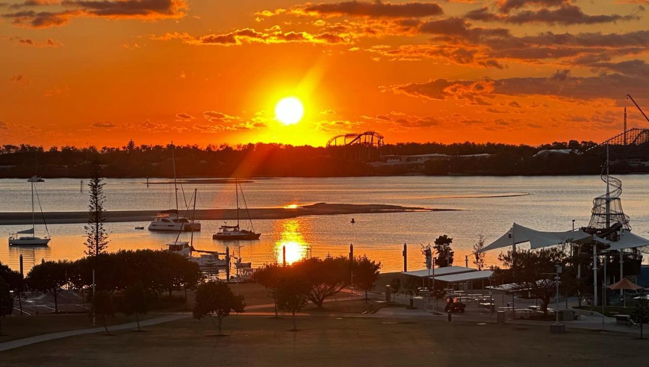 Apartment Broadwater Parklands Paradise-one & Two Bedroom